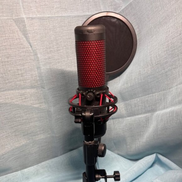 HyperX Quadcast Gaming Microphone with Pop Filter - Picture 3 of 7